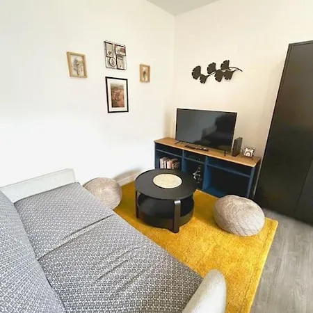Cosy Avec Terrasse Et Parking, 4 Pers. * Étampes