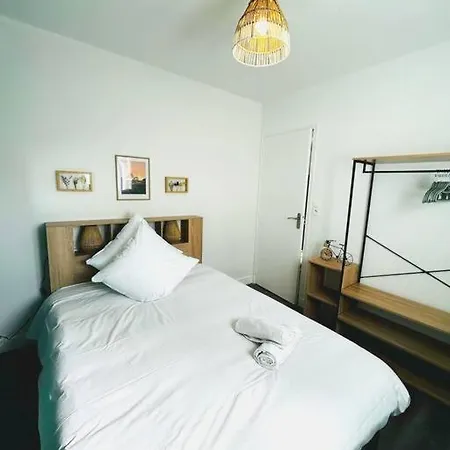 Cosy Avec Terrasse Et Parking, 4 Pers. Étampes