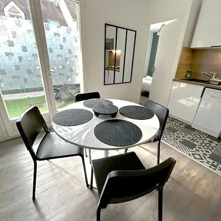 Cosy Avec Terrasse Et Parking, 4 Pers. *